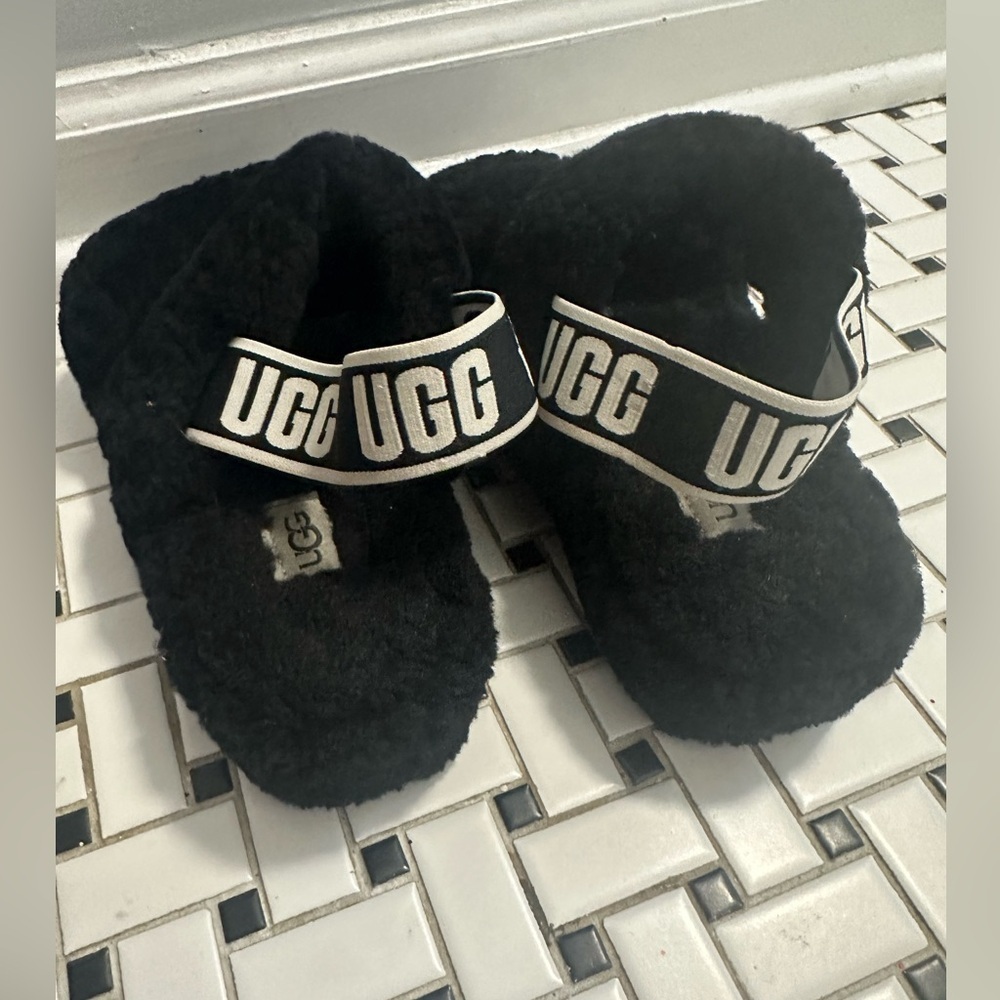 UGG Kids Black Fluffy Slippers - Picture 2 of 7